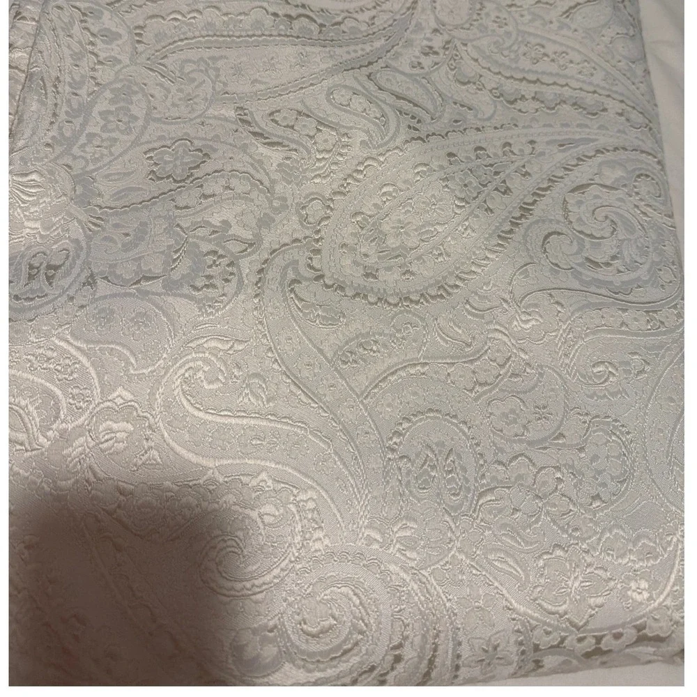 Waterford Fine Linens White Paisley Damask Rectangular Tablecloth‎ 70x126